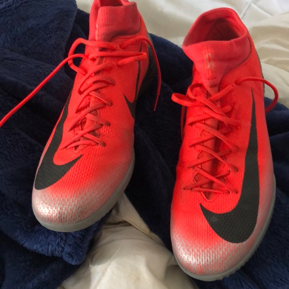 Nike Mercurial CR7 Indoor Soccer Shoes - Picture 2 of 5